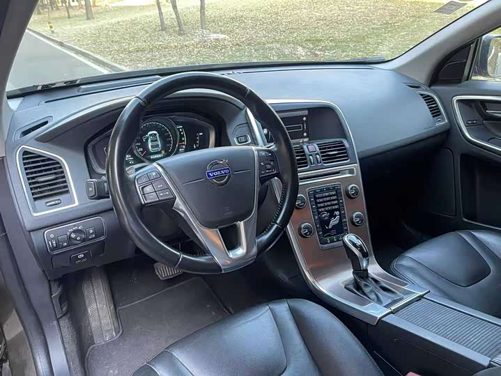Volvo XC60 2017 T 5 — фото 6