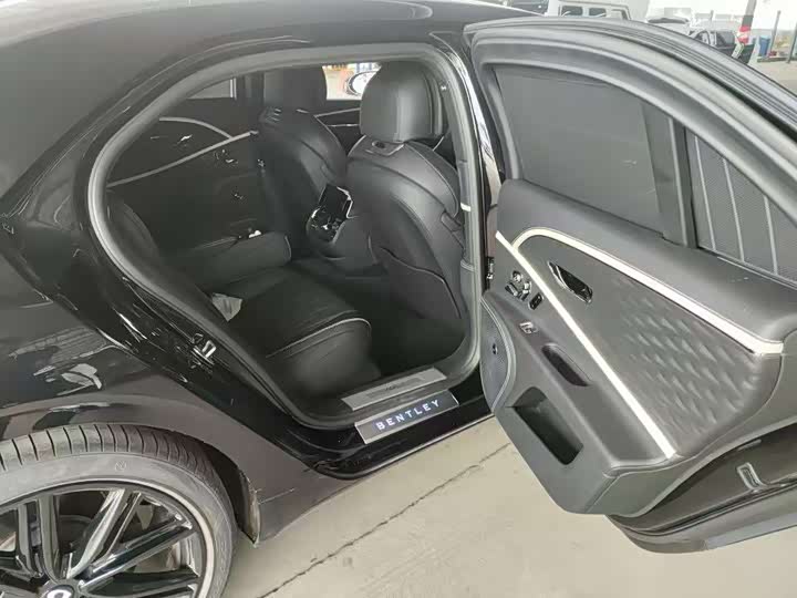 Bentley Flying Spur — фото 16