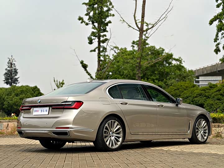 BMW 7 Series — фото 20