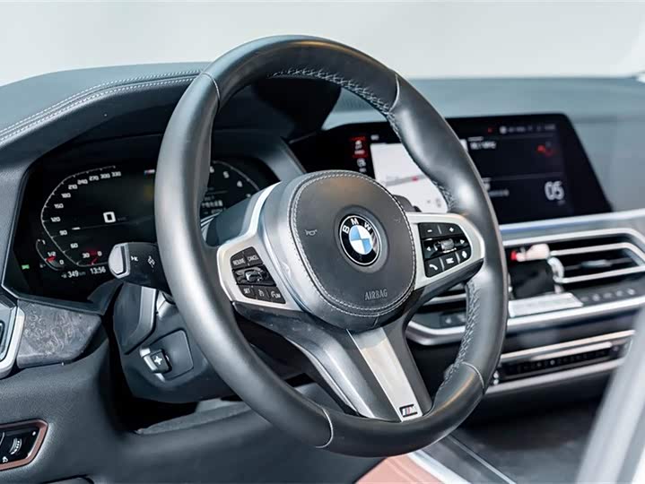 BMW X5 2019 x Drive 30i M — фото 11