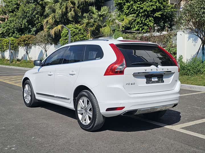 Volvo XC60 2016 T 5 — фото 8
