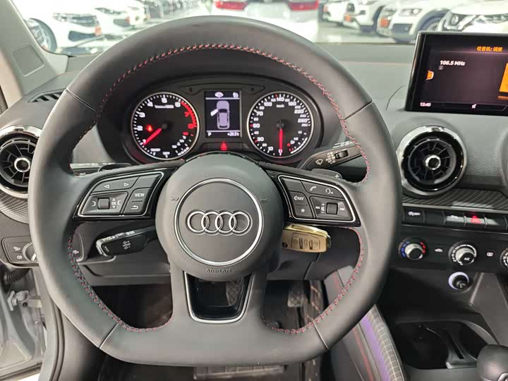 Audi Q2L 2021 35 TFSI — фото 6