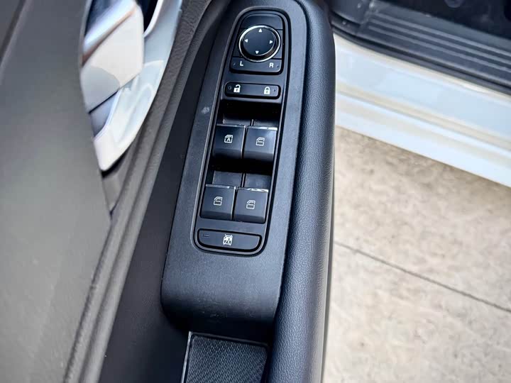 Trumpchi M6 2021 270 T DCT ( ) — фото 18