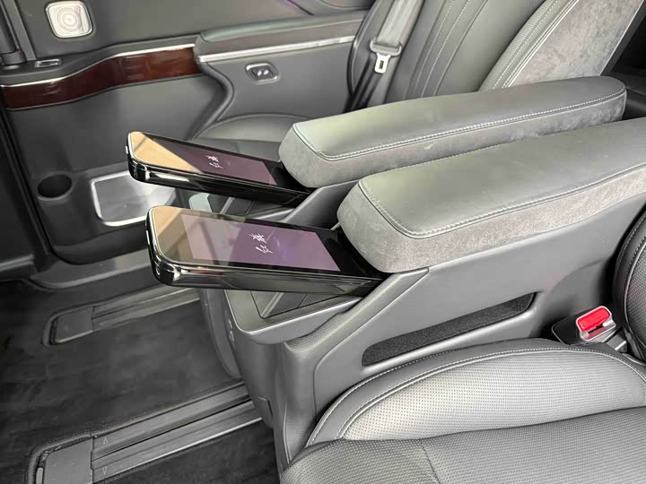 Hongqi HQ9 PHEV 2024 2.0 T 4 WD — фото 11