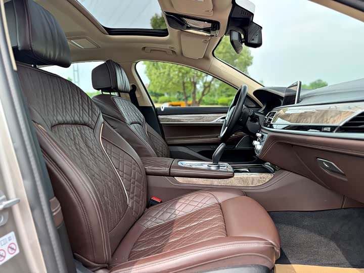 BMW 7 Series — фото 15