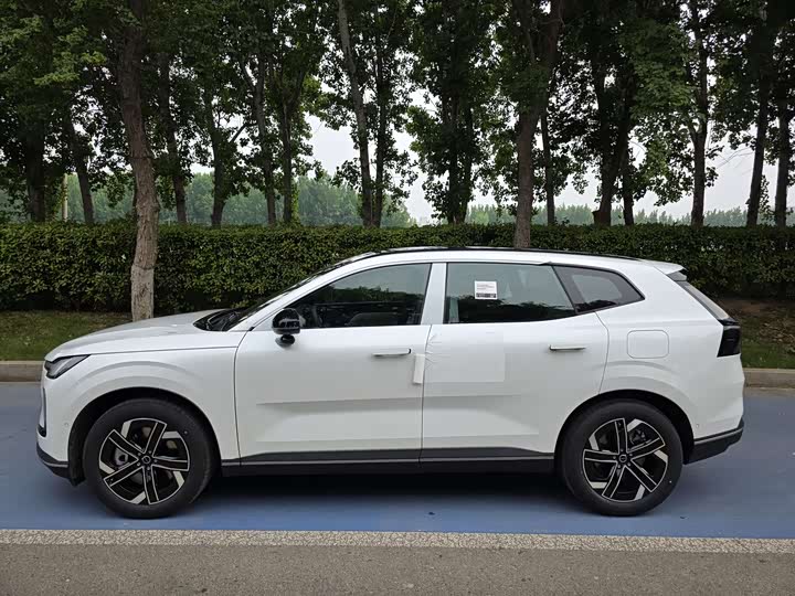 Volvo XC70 Hybrid 2026 4 WD Core — фото 15