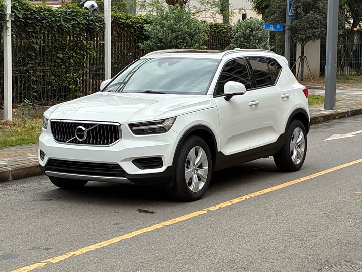 Volvo XC40 2021 T 3 — фото 1