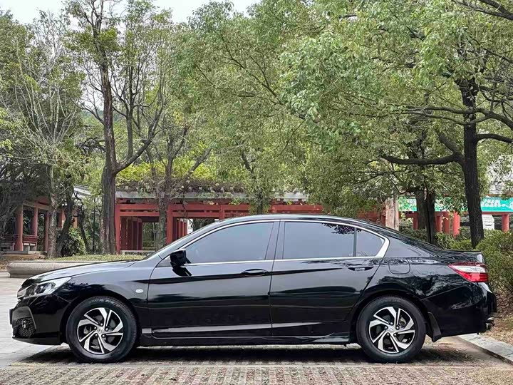 Honda Accord — фото 6