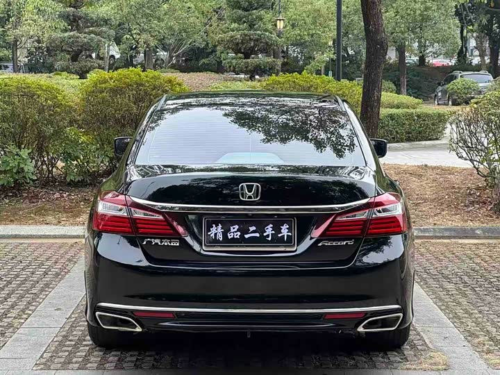 Honda Accord — фото 16