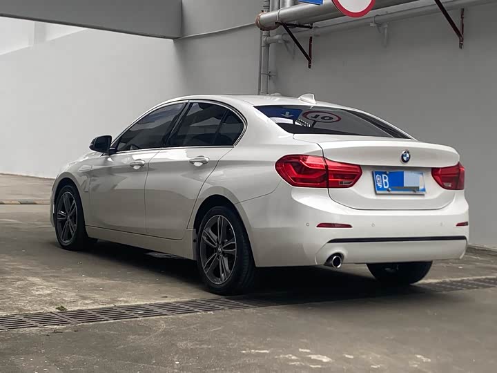 BMW 1-Series 2018 118i Sport — фото 10