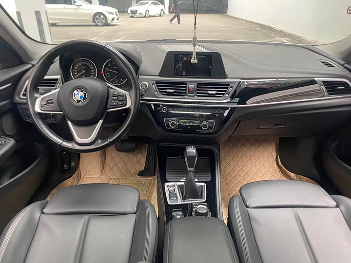 BMW 1-Series 2018 118i Sport — фото 6