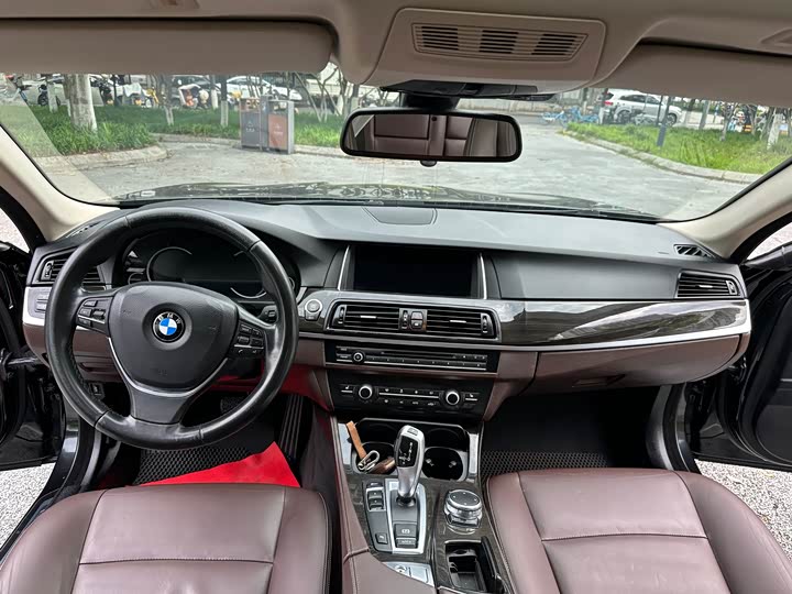 BMW 5 Series 525Li — фото 15