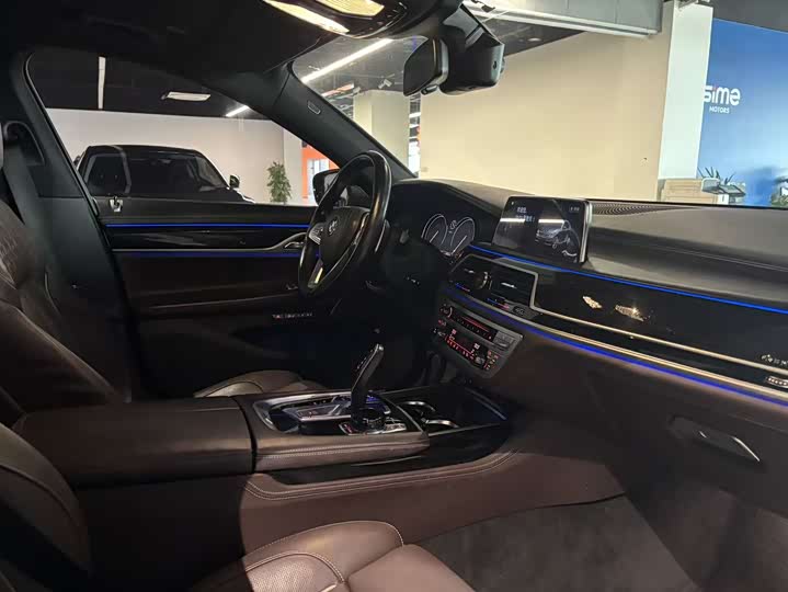 BMW 7 Series — фото 11