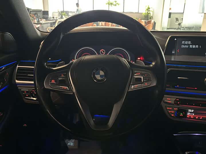 BMW 7 Series — фото 13