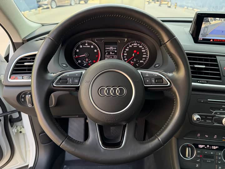 Audi Q3 2017 30 TFSI — фото 15