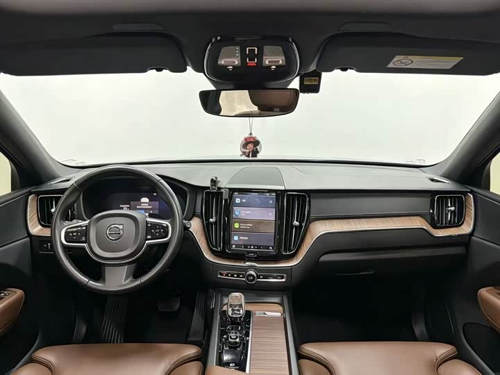 Volvo XC60 2022 B 5 4 WD — фото 8