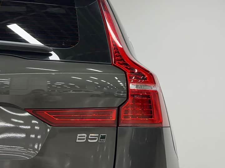 Volvo XC60 2022 B 5 4 WD — фото 19