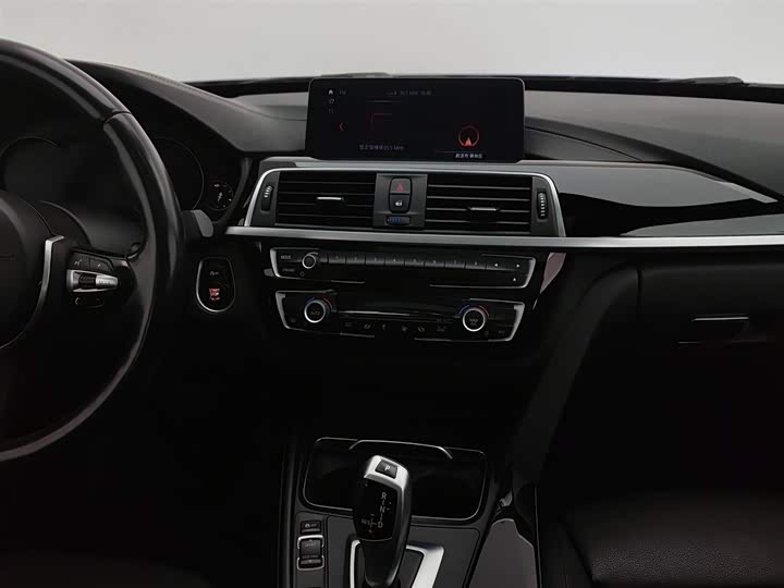 BMW 3-Series GT 2020 320i M — фото 12