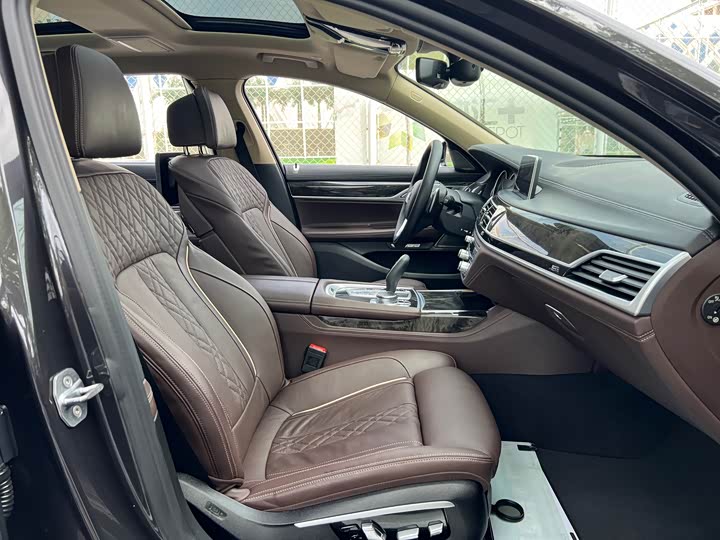 BMW 7-Series 2017 740 Li Leading — фото 12