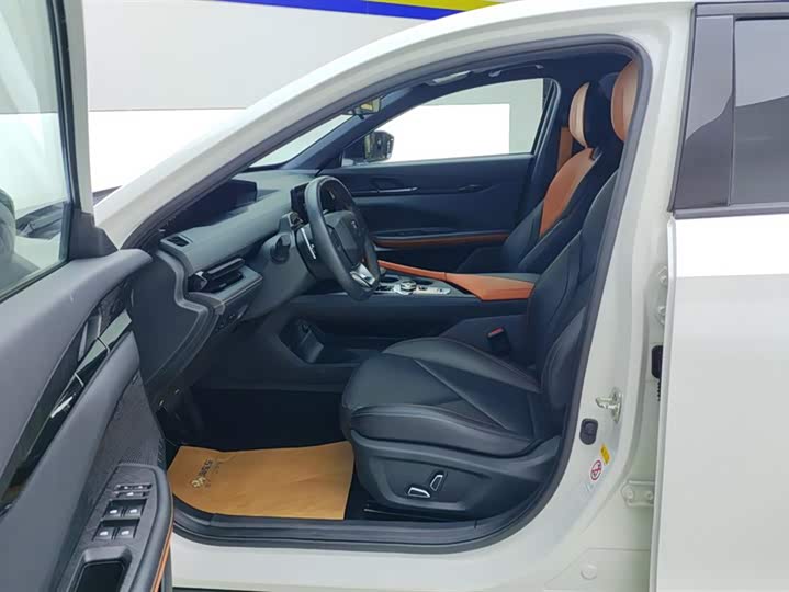 Changan UNI-V 2022 1.5 T Premium — фото 9