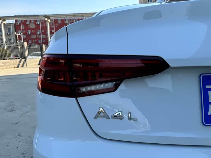 Audi A4L 2018 30 40 TFSI — фото 10
