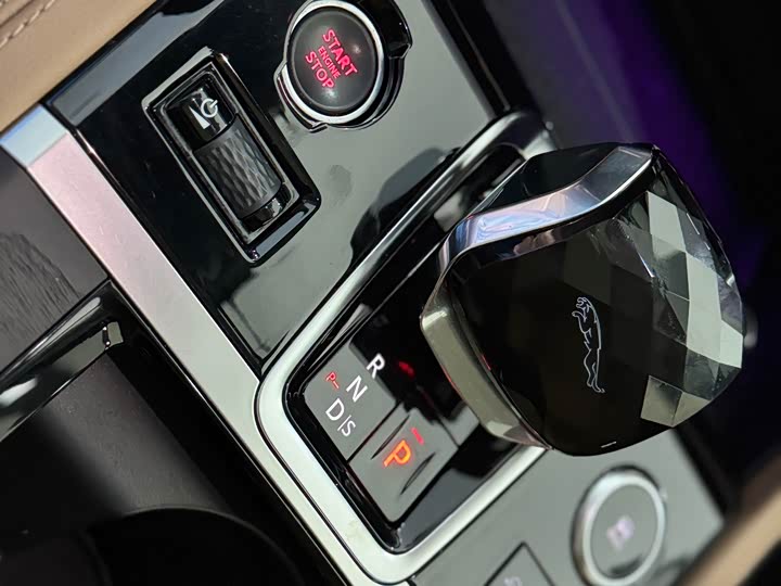 Jaguar XFL 2021 XFL 2.0 T P 250 2 WD — фото 9