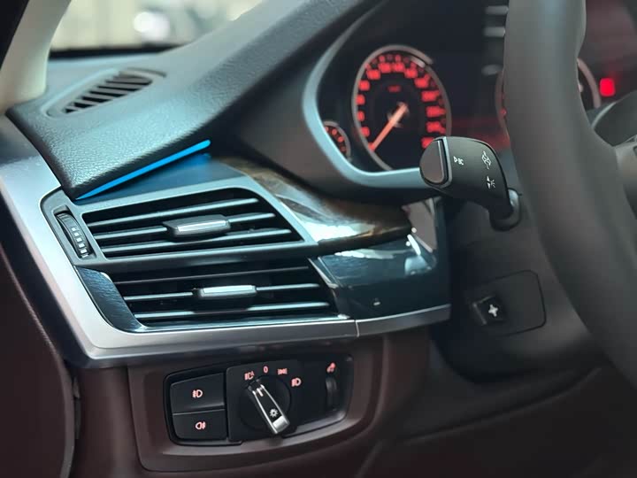 BMW X5 2017 x Drive 28i — фото 7