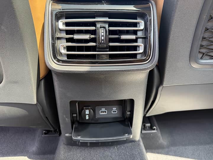 Hongqi HS5 2023 2.0 T 4 WD Pro — фото 14