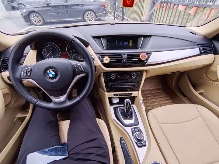 BMW X1 2014 s Drive 18i Leading — фото 8