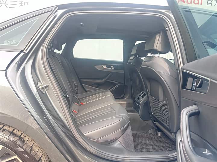 Audi A4L 2024 40 TFSI quattro RS — фото 12