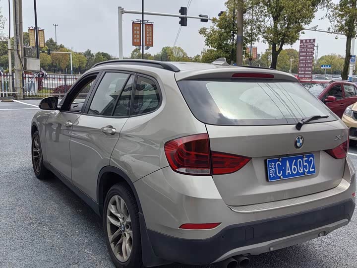 BMW X1 2014 s Drive 18i Leading — фото 4
