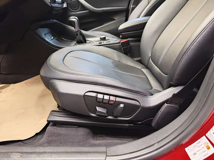 BMW X1 2018 s Drive 18 Li — фото 10