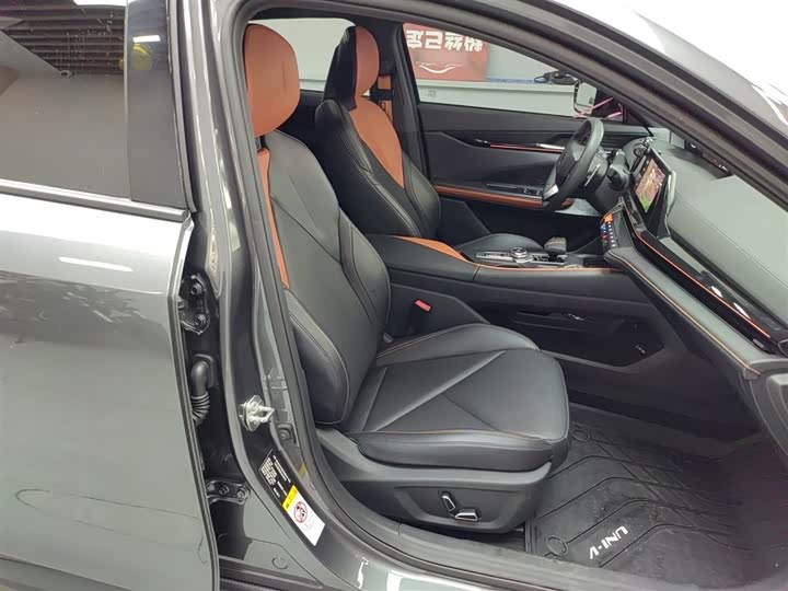 Changan UNI-V 2022 1.5 T Premium — фото 20