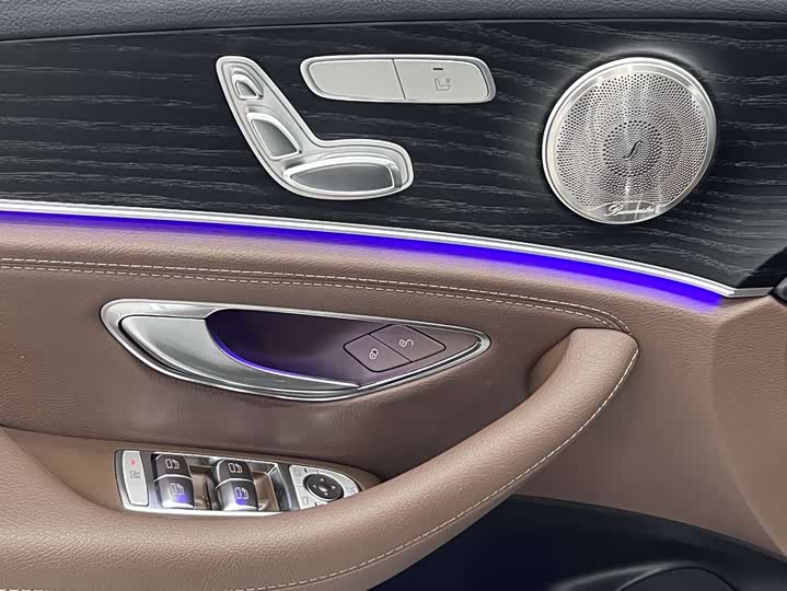 Mercedes-Benz E-Class 2023 E 260 L Sport — фото 19