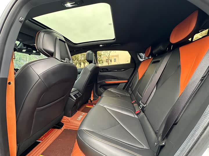 Changan UNI-V 2022 1.5 T Premium — фото 5