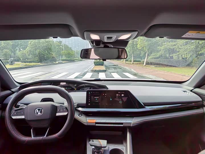 Changan UNI-V 2022 1.5 T Premium — фото 8