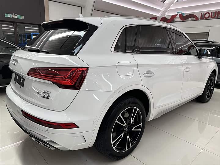 Audi Q5L 2022 40 T — фото 19