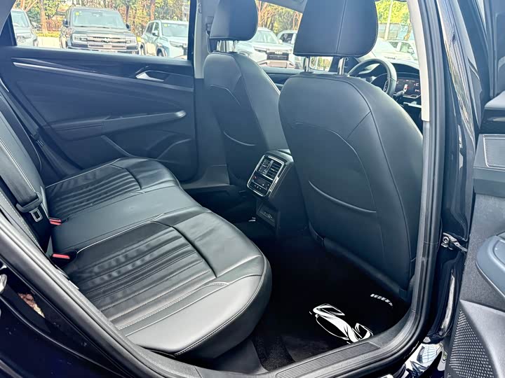 Volkswagen Passat — фото 8