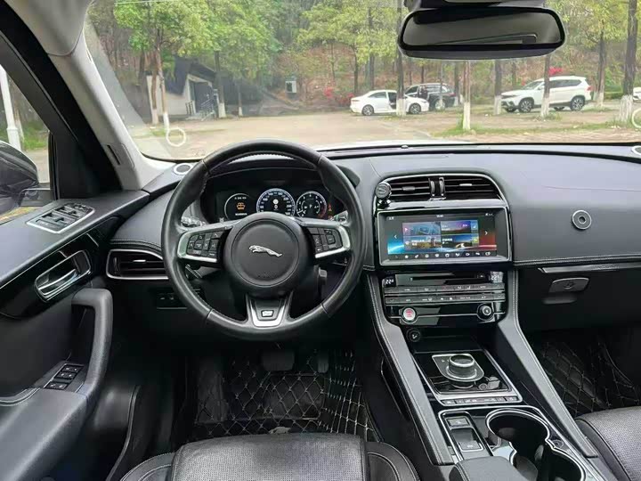 Jaguar F-PACE 2016 2.0 T 2 WDR-Sport — фото 4