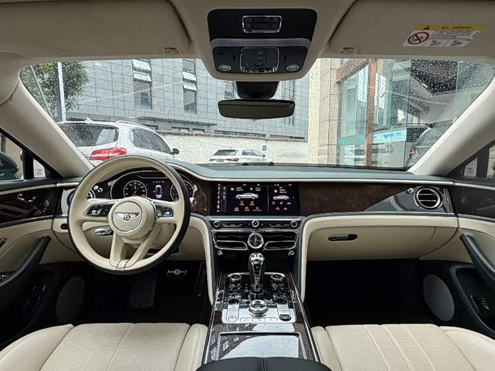 Bentley Flying Spur — фото 2