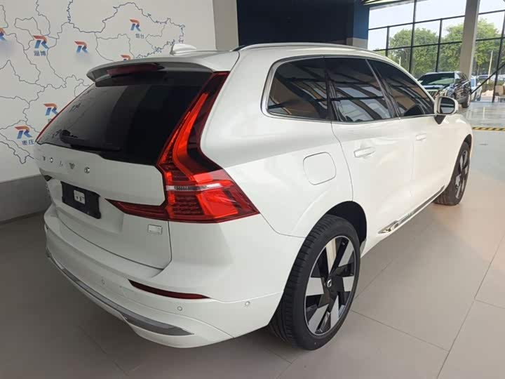 Volvo XC60 Hybrid 2024 T 8 PHEV 4 WD — фото 7