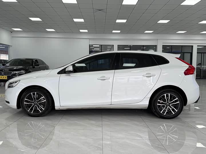 Volvo V40 2017 T 3 — фото 4