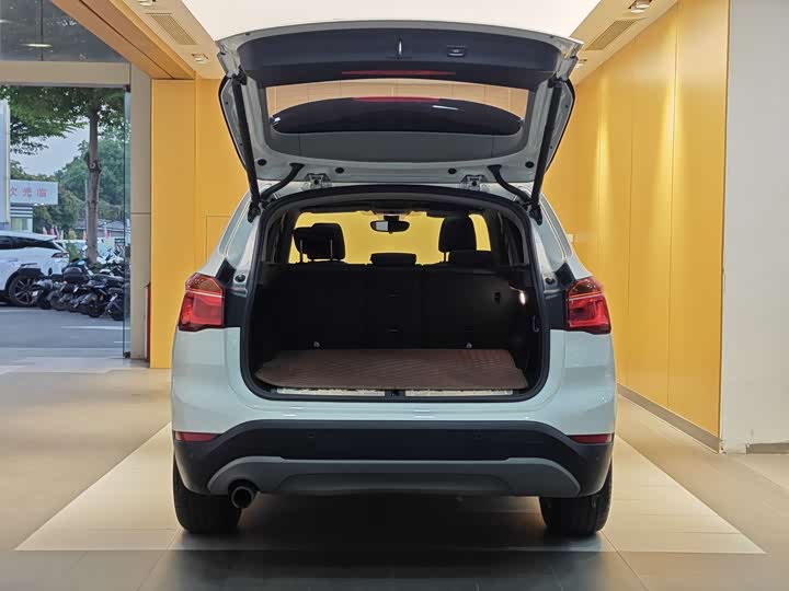 BMW X1 2016 s Drive 18 Li — фото 28