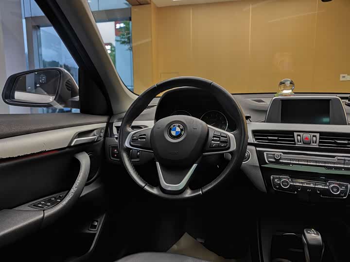 BMW X1 2016 s Drive 18 Li — фото 14