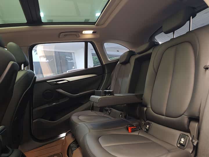 BMW X1 2016 s Drive 18 Li — фото 23