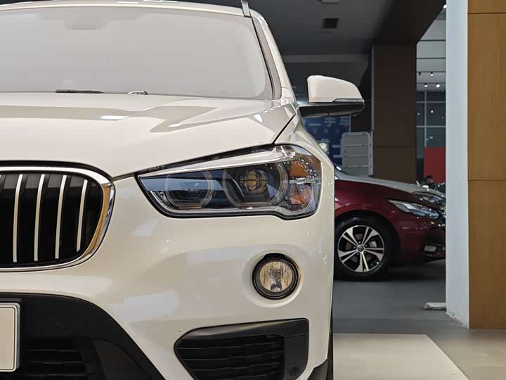 BMW X1 2016 s Drive 18 Li — фото 2
