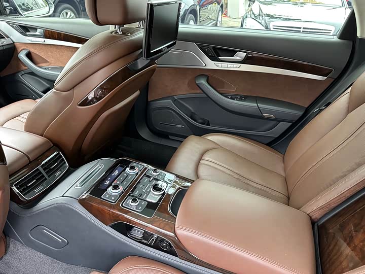 Audi A8 2014 A 8 L 6.3 FSI W 12 quattro Flagship — фото 12