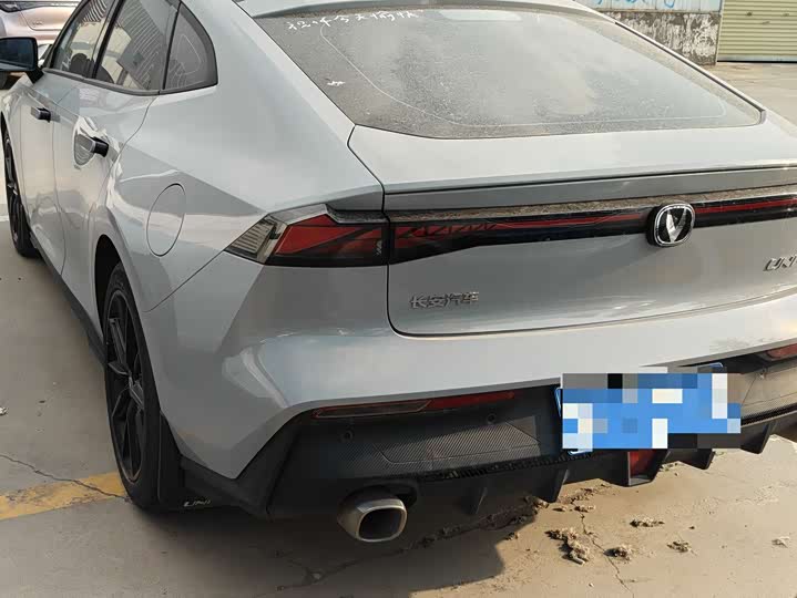 Changan UNI-V 2023 1.5 T Premium — фото 7