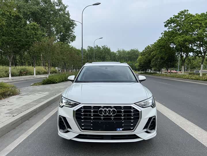Audi Q3 2022 35 TFSI — фото 2