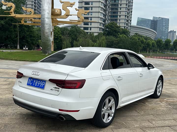 Audi A4L 30 40 TFSI базовая — фото 4